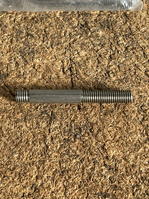 140102A Connector Stud Bolt