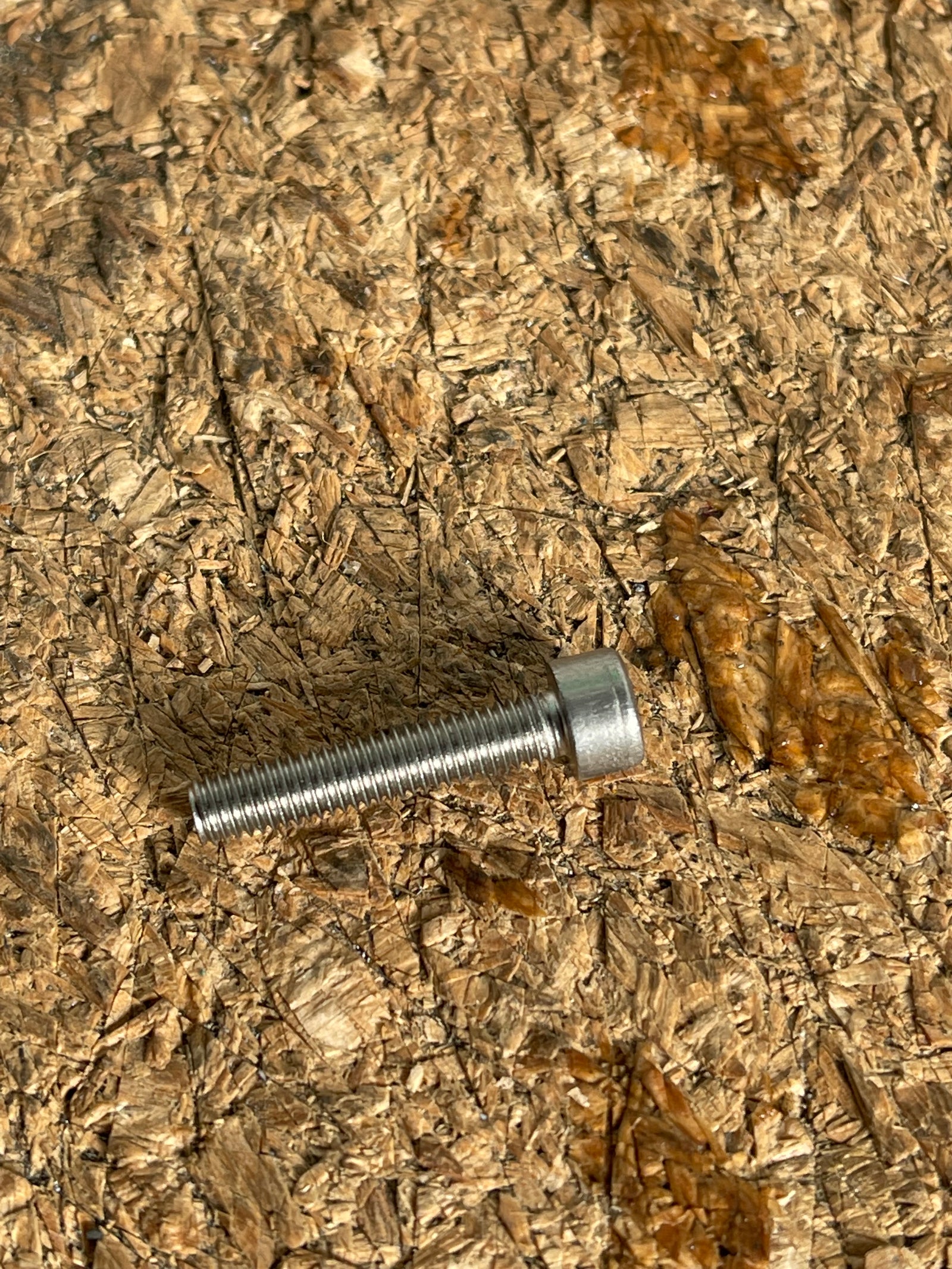 140117A Bolt